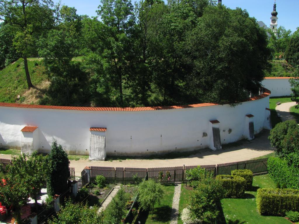 Penzion 102 Pardubice Ngoại thất bức ảnh